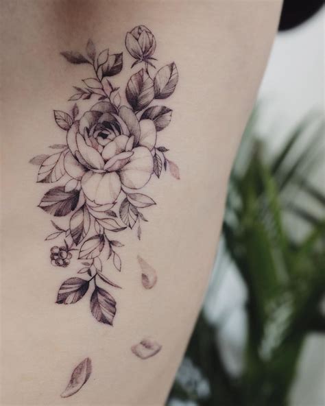 10 Tatuajes para las costillas perfectos para mujeres